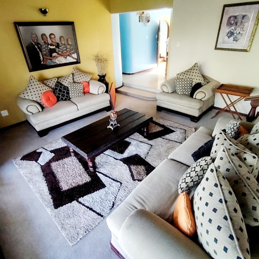 6 Bedroom Property for Sale in Baysville Eastern Cape